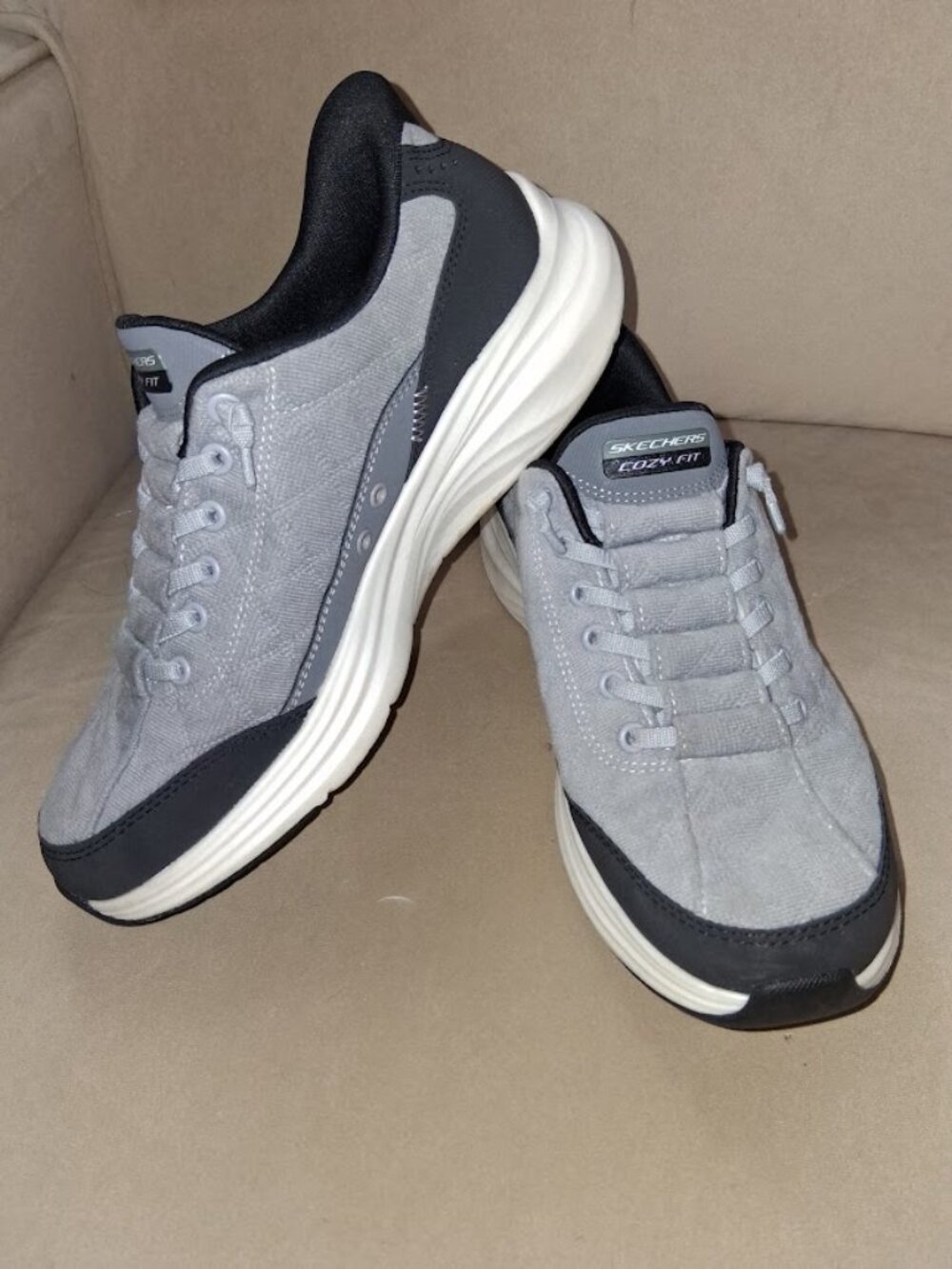 Skechers Women's Cozy Fit Contour Foam Gray Black Slip Ins Sz 8.5